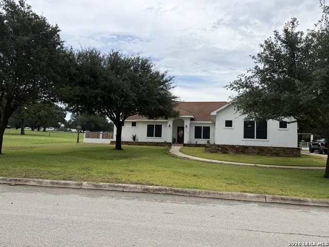 700 JACK NICKOLAUS DR Devine, TX 78016
