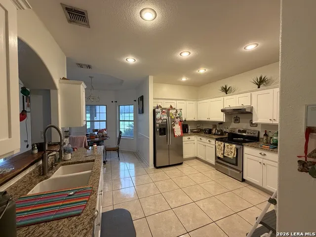 700 JACK NICKOLAUS DR Devine, TX 78016