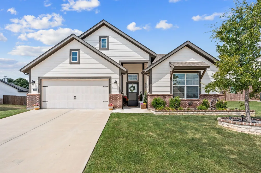 792 Feather Edge Drive Springtown, TX 76082