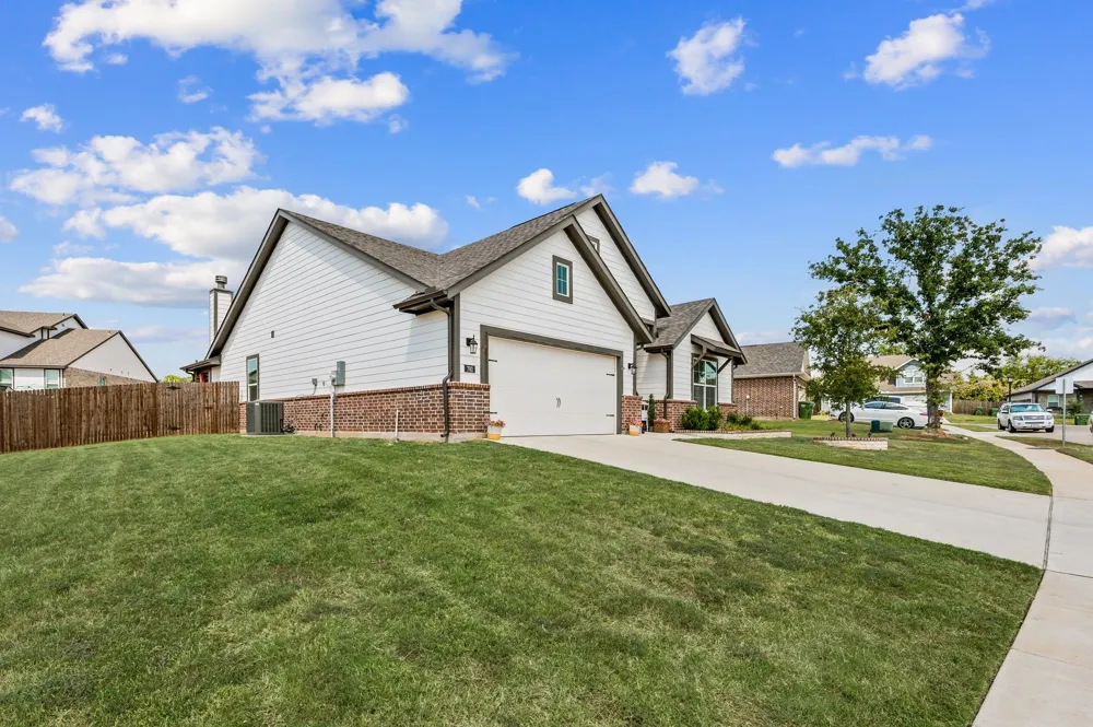 792 Feather Edge Drive Springtown, TX 76082