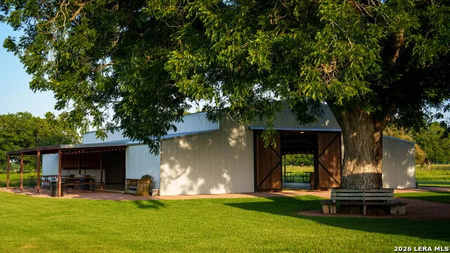 14361 LA VERNIA RD San Antonio, TX 78152