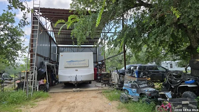 289 ZIGMOND RD Poteet, TX 78065