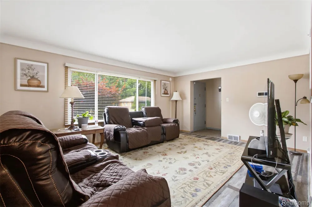 20310 Woodside Street Harper Woods City, MI 48225