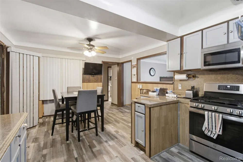20310 Woodside Street Harper Woods City, MI 48225