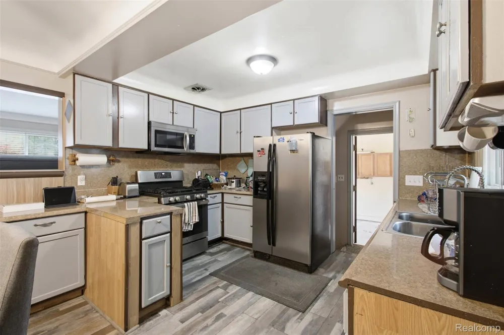 20310 Woodside Street Harper Woods City, MI 48225