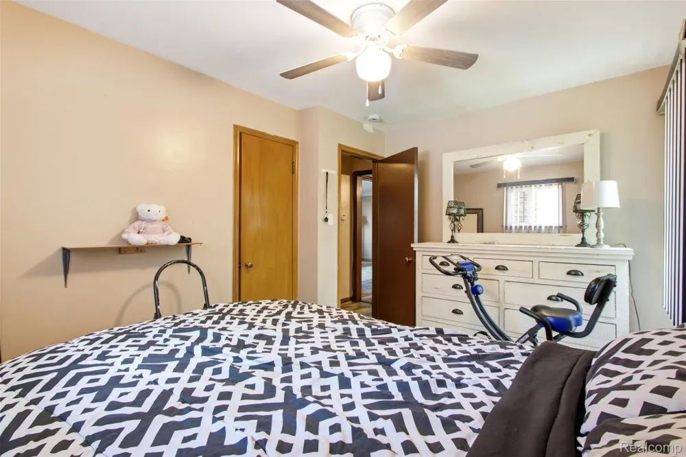 20310 Woodside Street Harper Woods City, MI 48225
