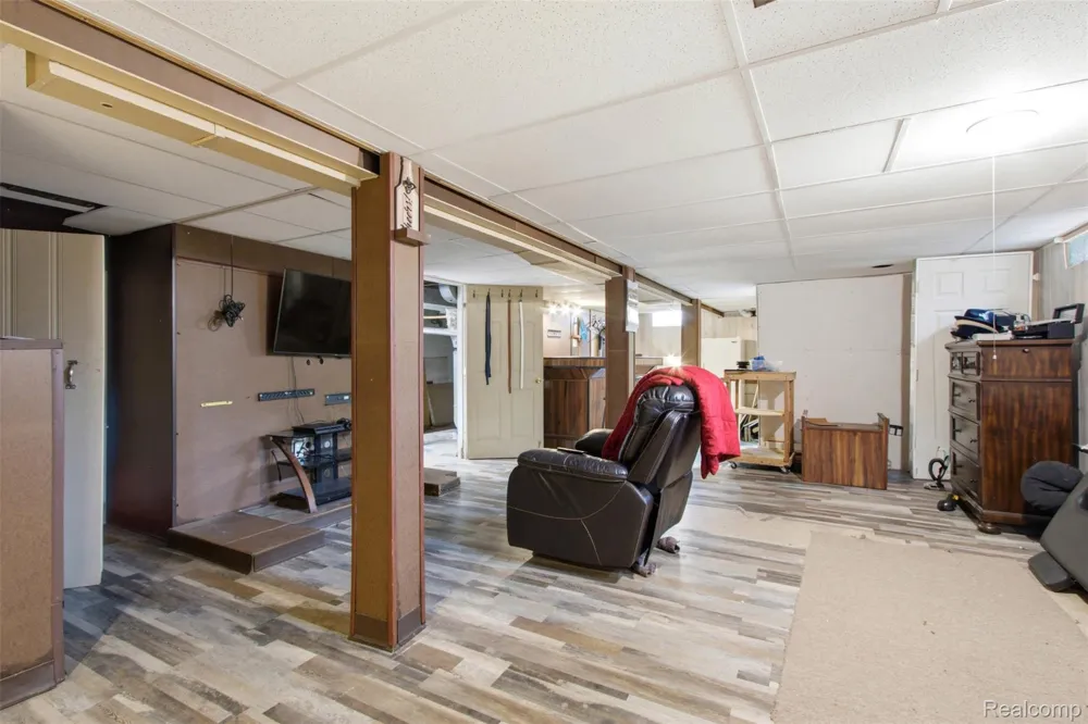 20310 Woodside Street Harper Woods City, MI 48225