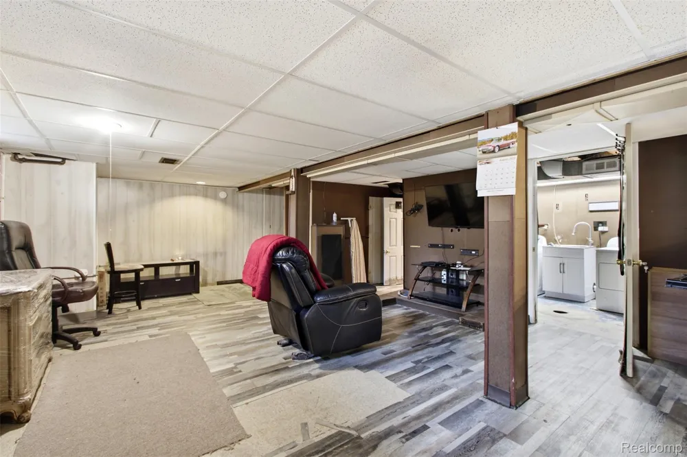20310 Woodside Street Harper Woods City, MI 48225