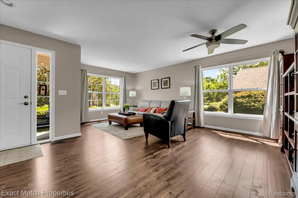 1633 Four Seasons Drive Hartland Township, MI 48843