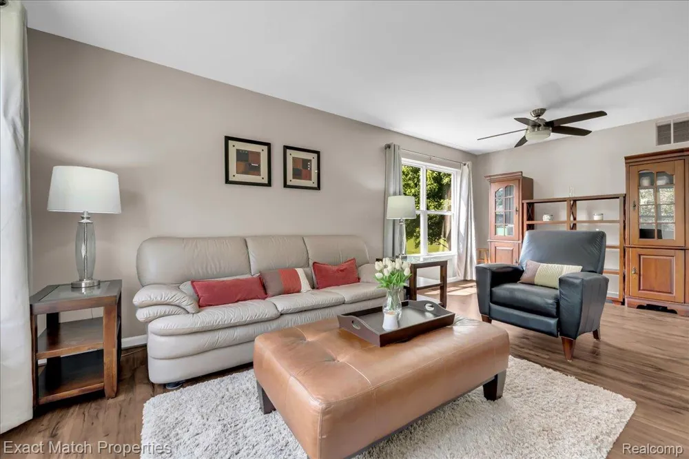 1633 Four Seasons Drive Hartland Township, MI 48843