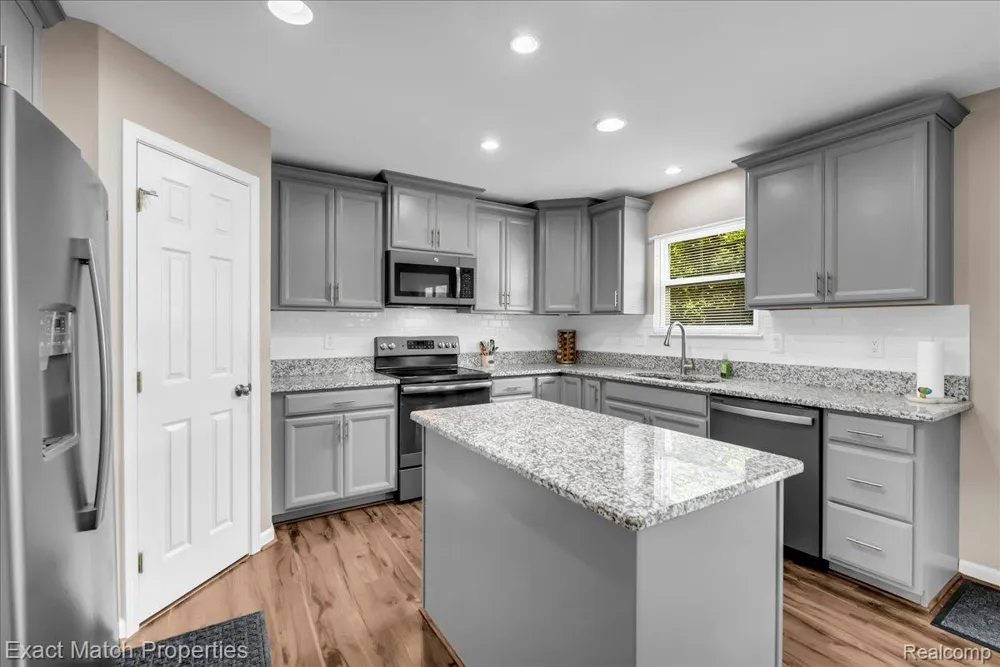 1633 Four Seasons Drive Hartland Township, MI 48843
