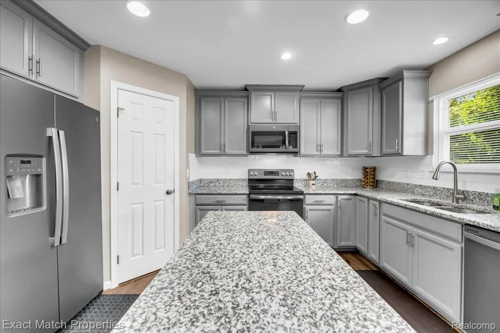 1633 Four Seasons Drive Hartland Township, MI 48843