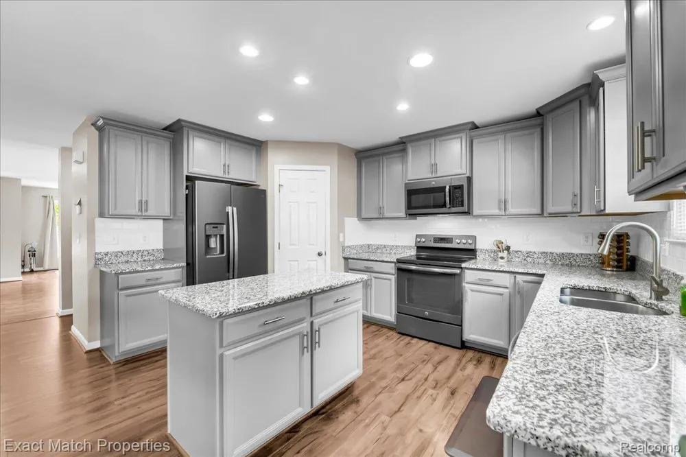 1633 Four Seasons Drive Hartland Township, MI 48843