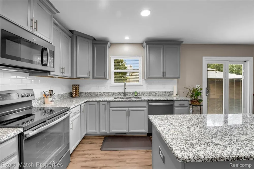 1633 Four Seasons Drive Hartland Township, MI 48843