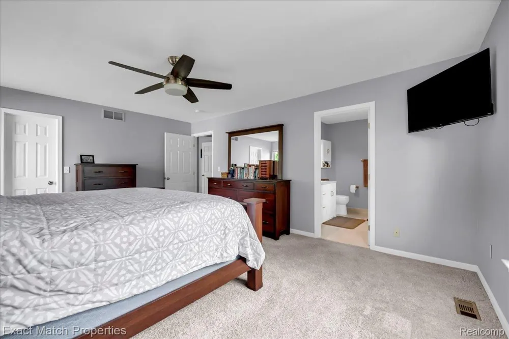 1633 Four Seasons Drive Hartland Township, MI 48843