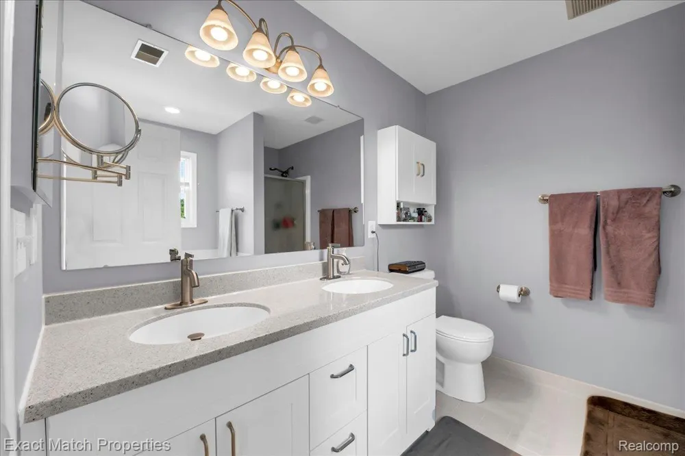1633 Four Seasons Drive Hartland Township, MI 48843