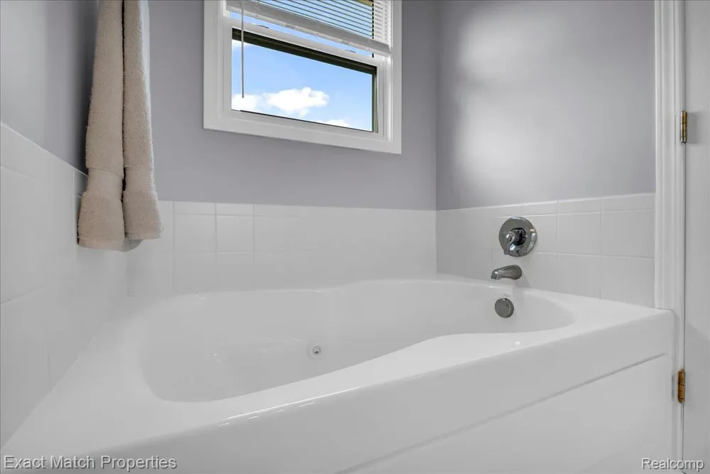 1633 Four Seasons Drive Hartland Township, MI 48843
