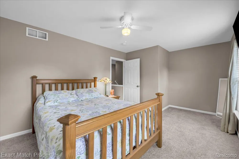 1633 Four Seasons Drive Hartland Township, MI 48843