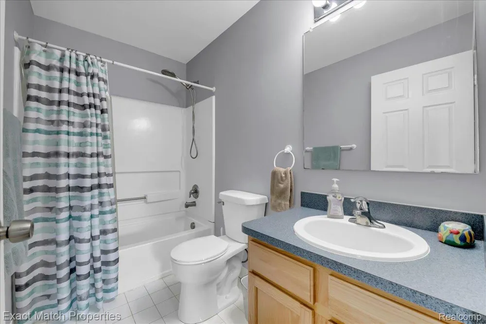 1633 Four Seasons Drive Hartland Township, MI 48843