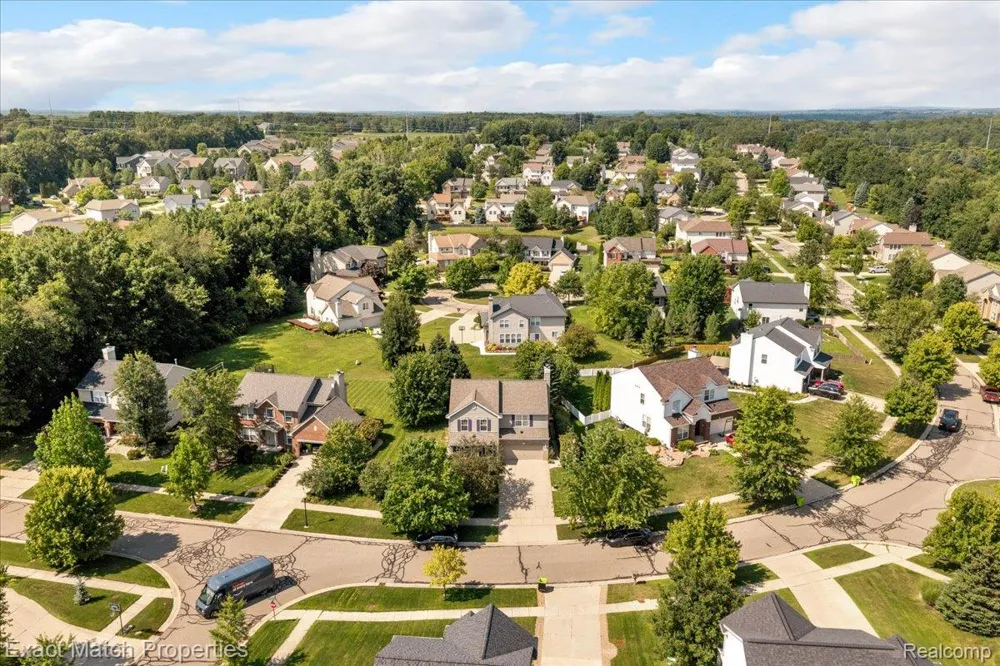1633 Four Seasons Drive Hartland Township, MI 48843