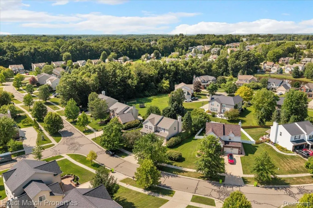 1633 Four Seasons Drive Hartland Township, MI 48843