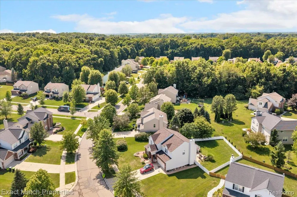1633 Four Seasons Drive Hartland Township, MI 48843