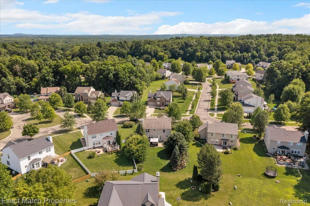 1633 Four Seasons Drive Hartland Township, MI 48843