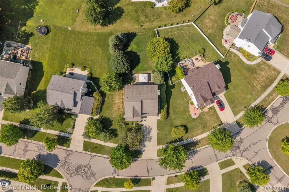 1633 Four Seasons Drive Hartland Township, MI 48843
