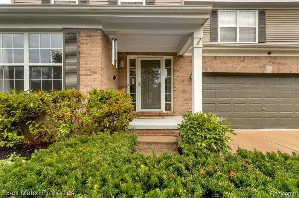 1633 Four Seasons Drive Hartland Township, MI 48843