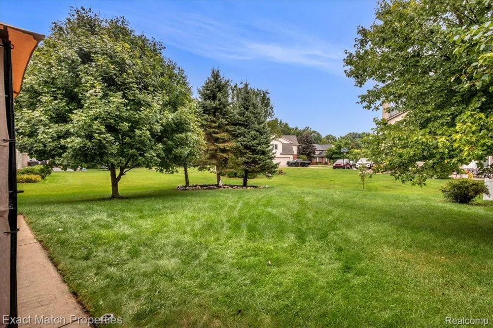 1633 Four Seasons Drive Hartland Township, MI 48843