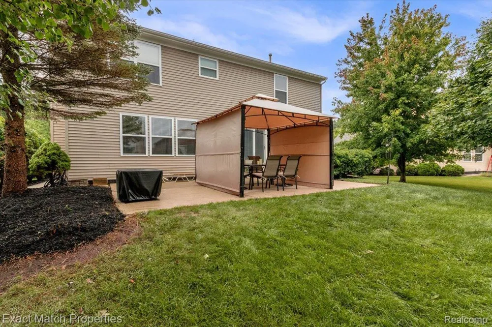 1633 Four Seasons Drive Hartland Township, MI 48843