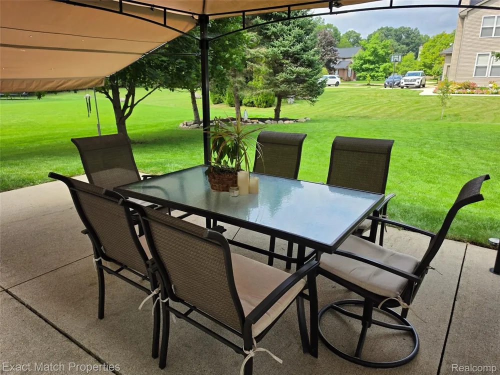 1633 Four Seasons Drive Hartland Township, MI 48843