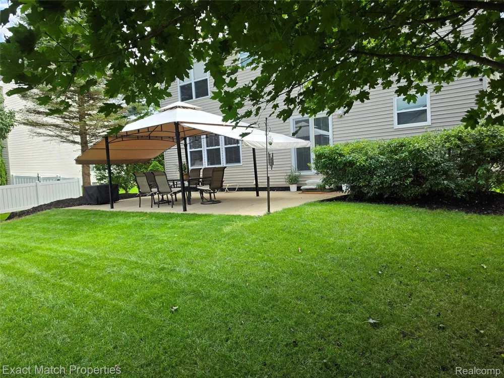1633 Four Seasons Drive Hartland Township, MI 48843