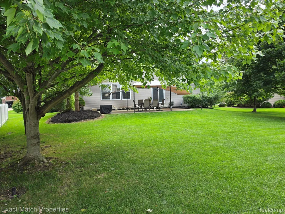 1633 Four Seasons Drive Hartland Township, MI 48843