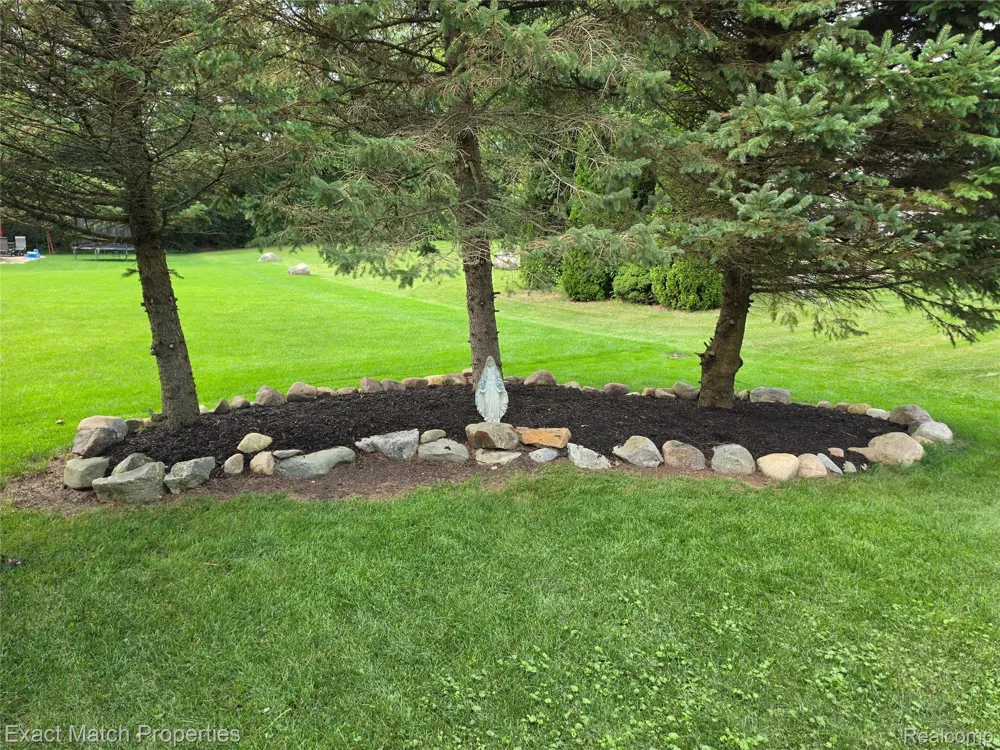 1633 Four Seasons Drive Hartland Township, MI 48843