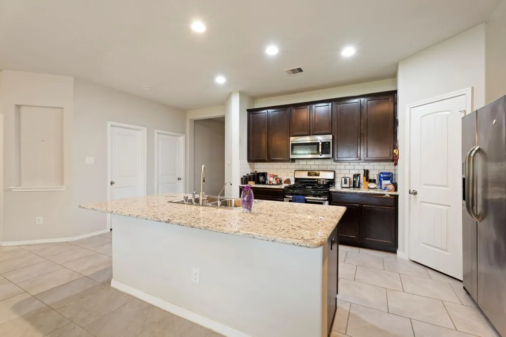 2110 Tannin Trace Fresno, TX 77545