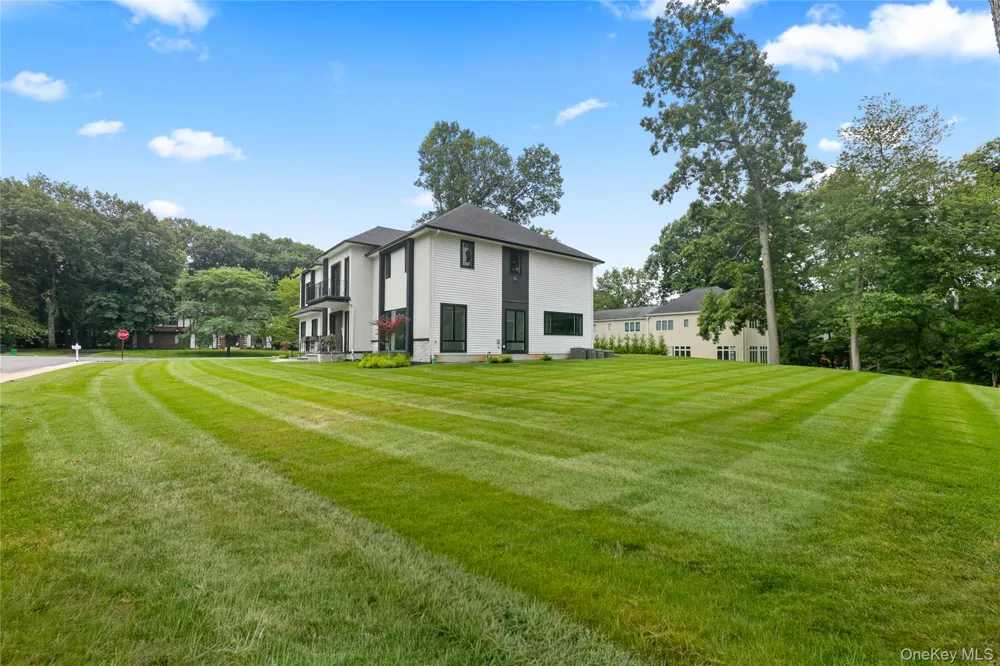 17 Wallenberg Circle Monsey, NY 10952