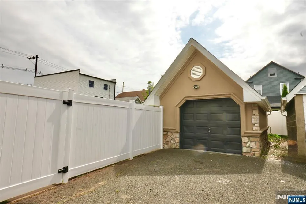 105 Main Street Linden, NJ 07036