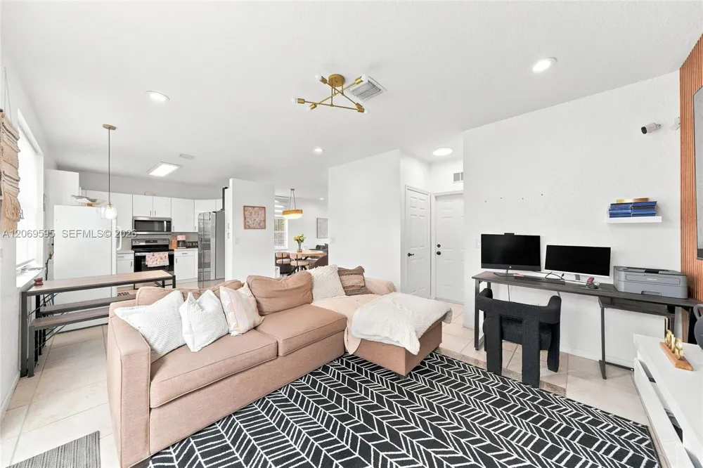 15872 NW 21st St Pembroke Pines, FL 33028