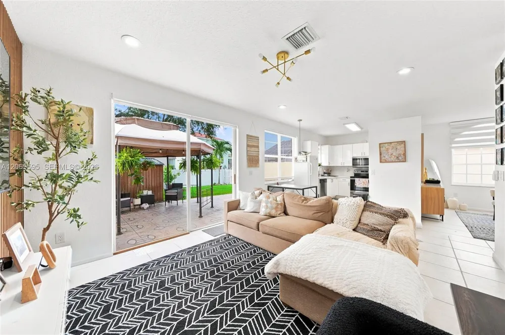 15872 NW 21st St Pembroke Pines, FL 33028