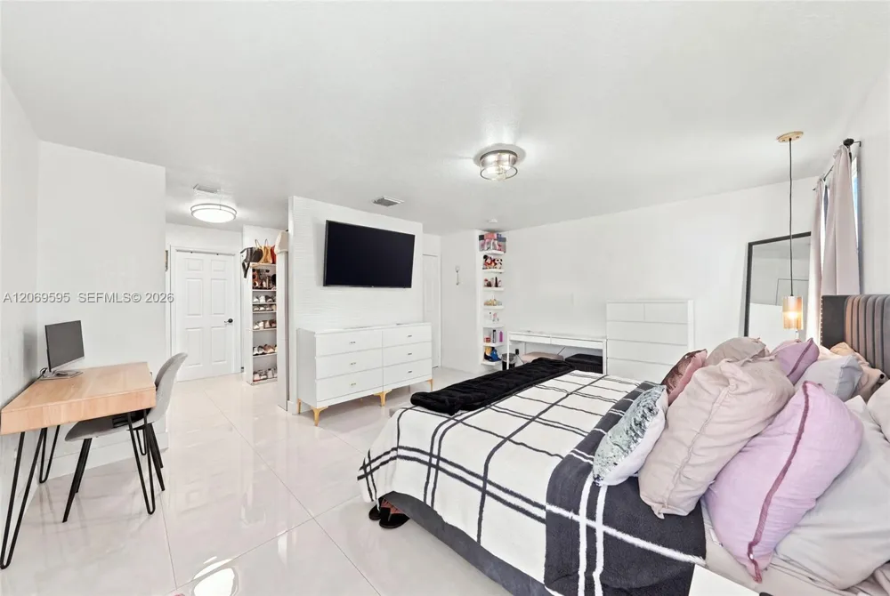 15872 NW 21st St Pembroke Pines, FL 33028