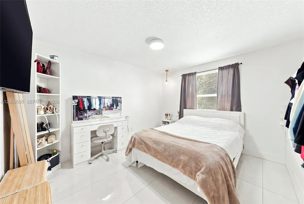 15872 NW 21st St Pembroke Pines, FL 33028