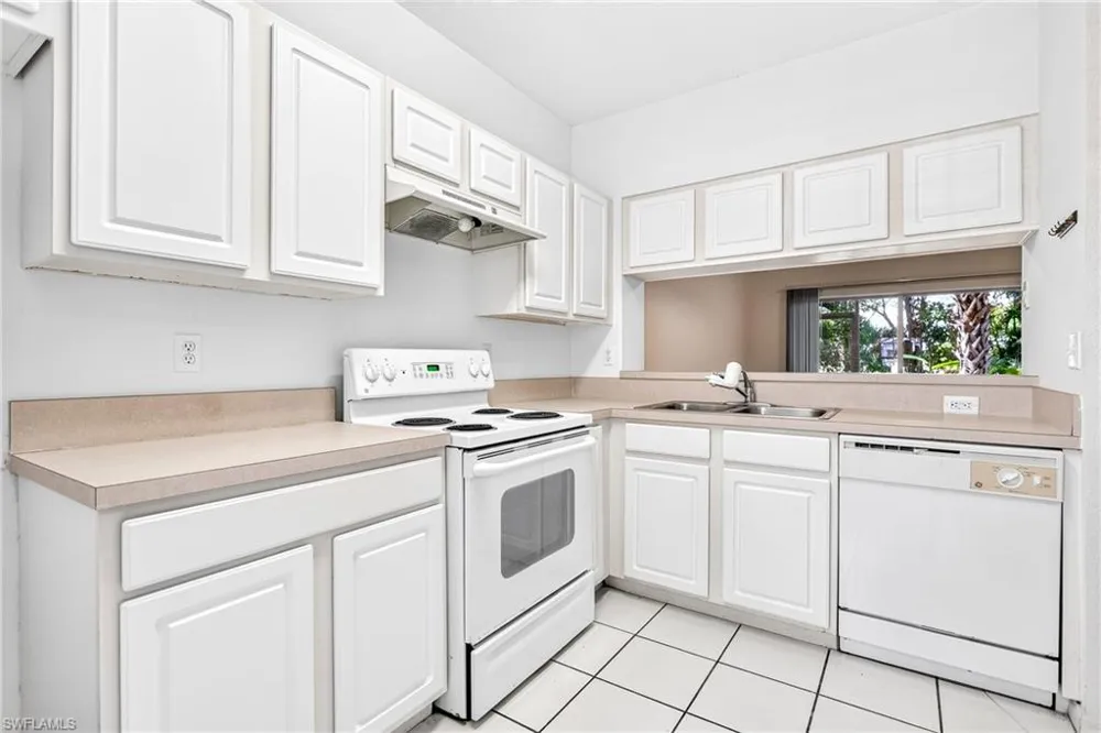 8073 Pacific Beach Drive Fort Myers, FL 33966