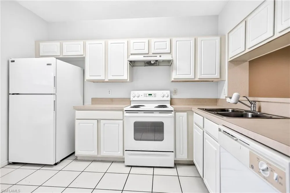 8073 Pacific Beach Drive Fort Myers, FL 33966