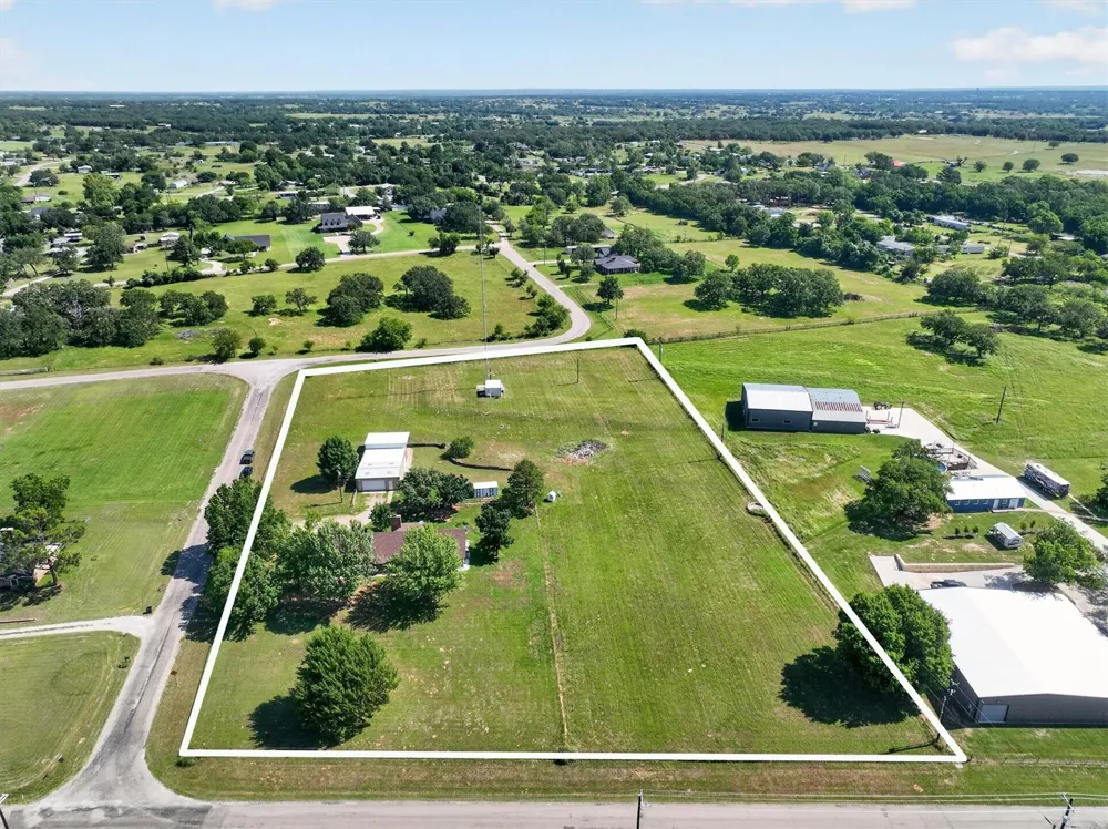 100 Green Meadows Circle Springtown, TX 76082