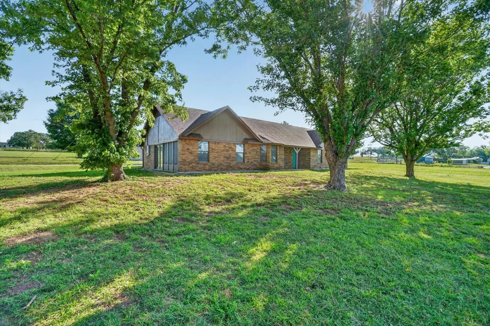 100 Green Meadows Circle Springtown, TX 76082