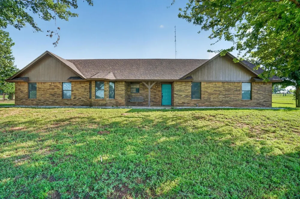 100 Green Meadows Circle Springtown, TX 76082