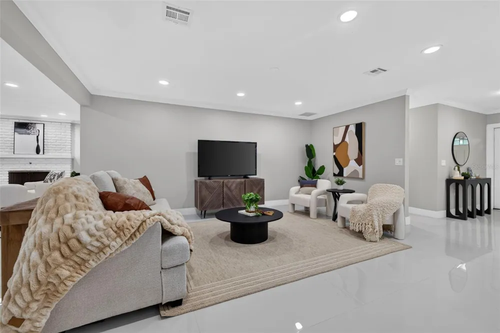 219 MIRAMAR BOULEVARD NE St Petersburg, FL 33704