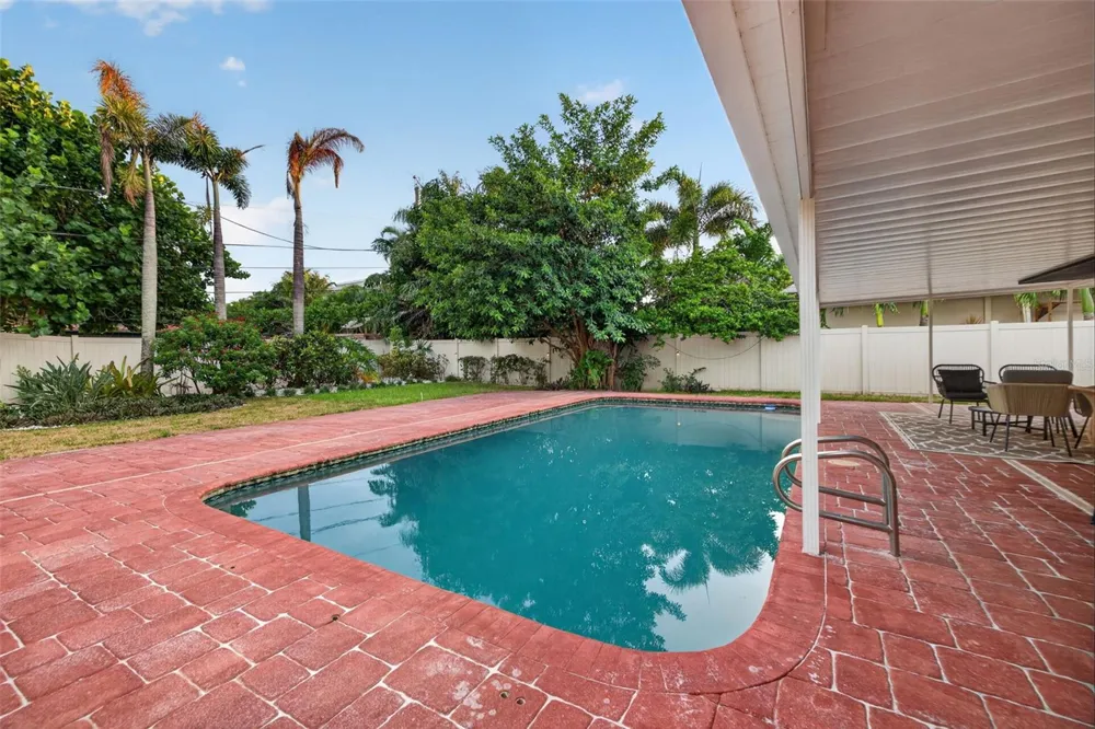 219 MIRAMAR BOULEVARD NE St Petersburg, FL 33704