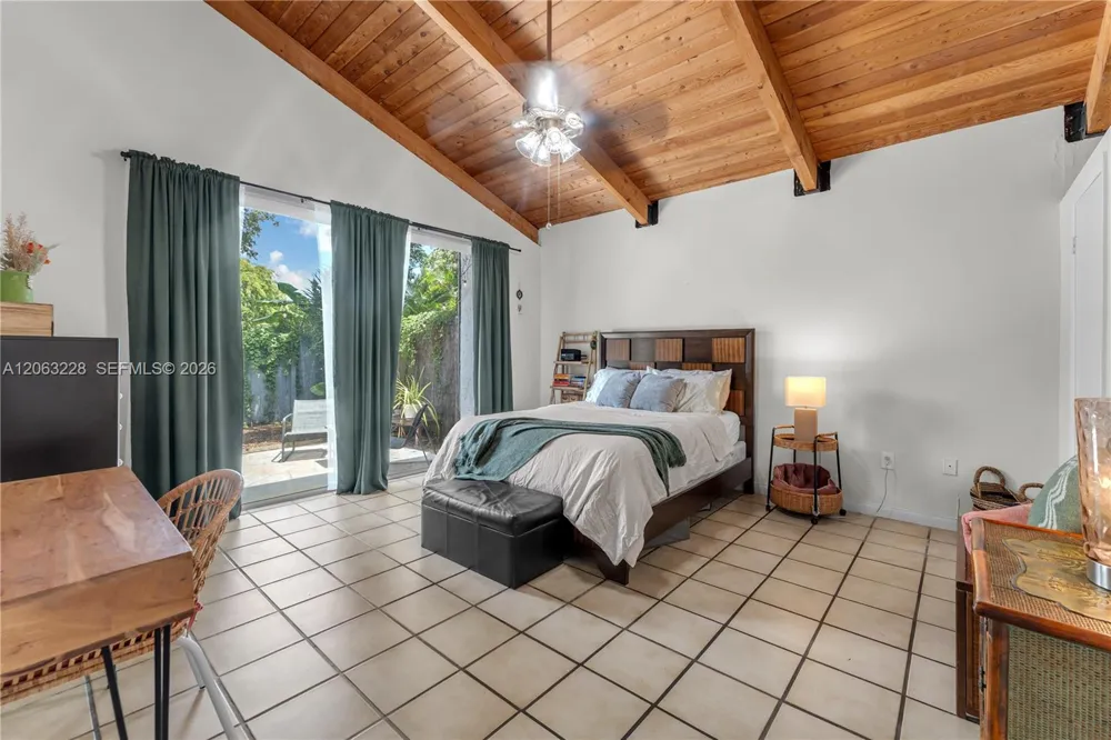 11209 SW 114th Lane Circle Miami, FL 33176